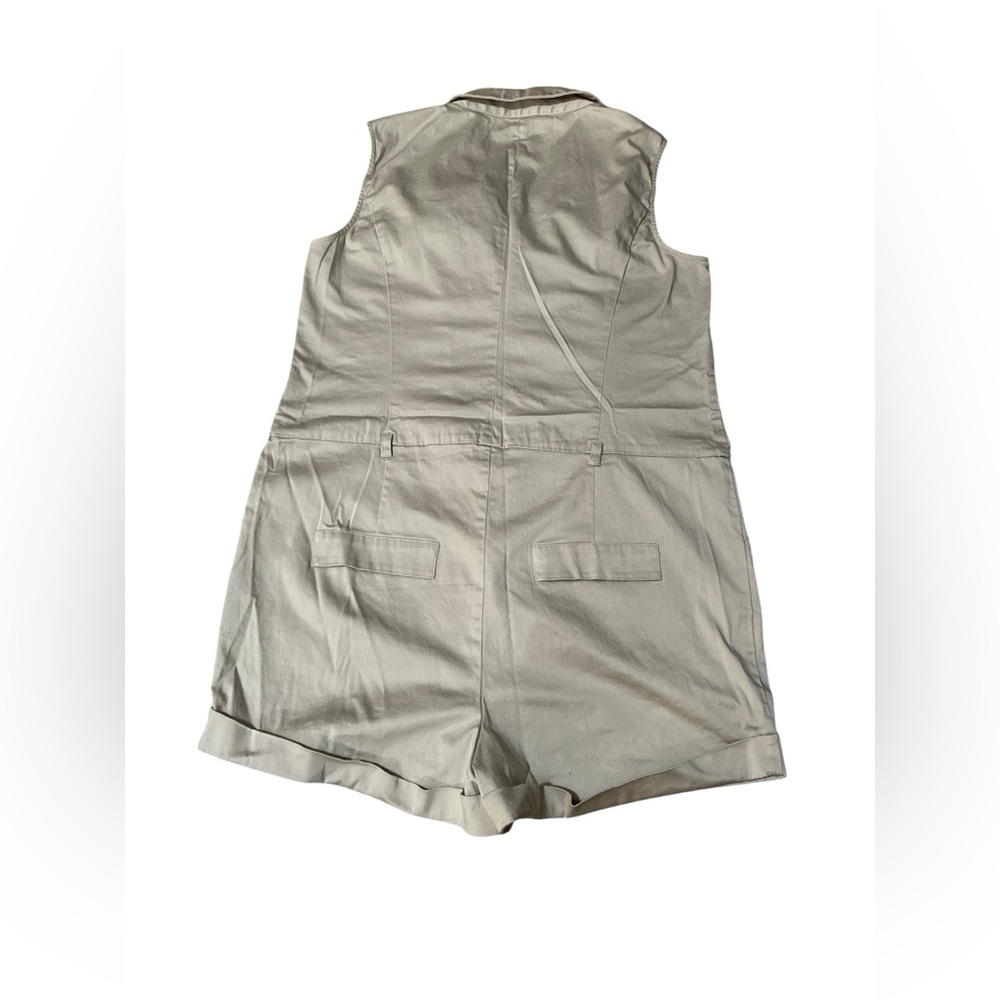 Kenneth Cole New York Beige Sleeveless Romper. Size 10. - Picture 13 of 14